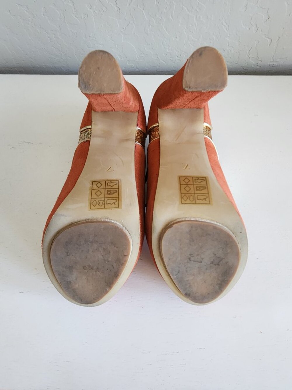 "Kimchi Blue" Orange Suede and Gold Glitter Oxford-style Platform Heels | Size 7 - Picture 4 of 6